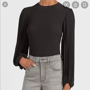 Express pleated balloon sleeve top in black
